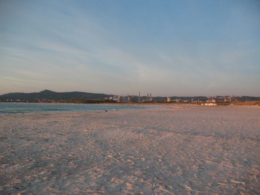 Foto spiaggia di sabbia bianca 